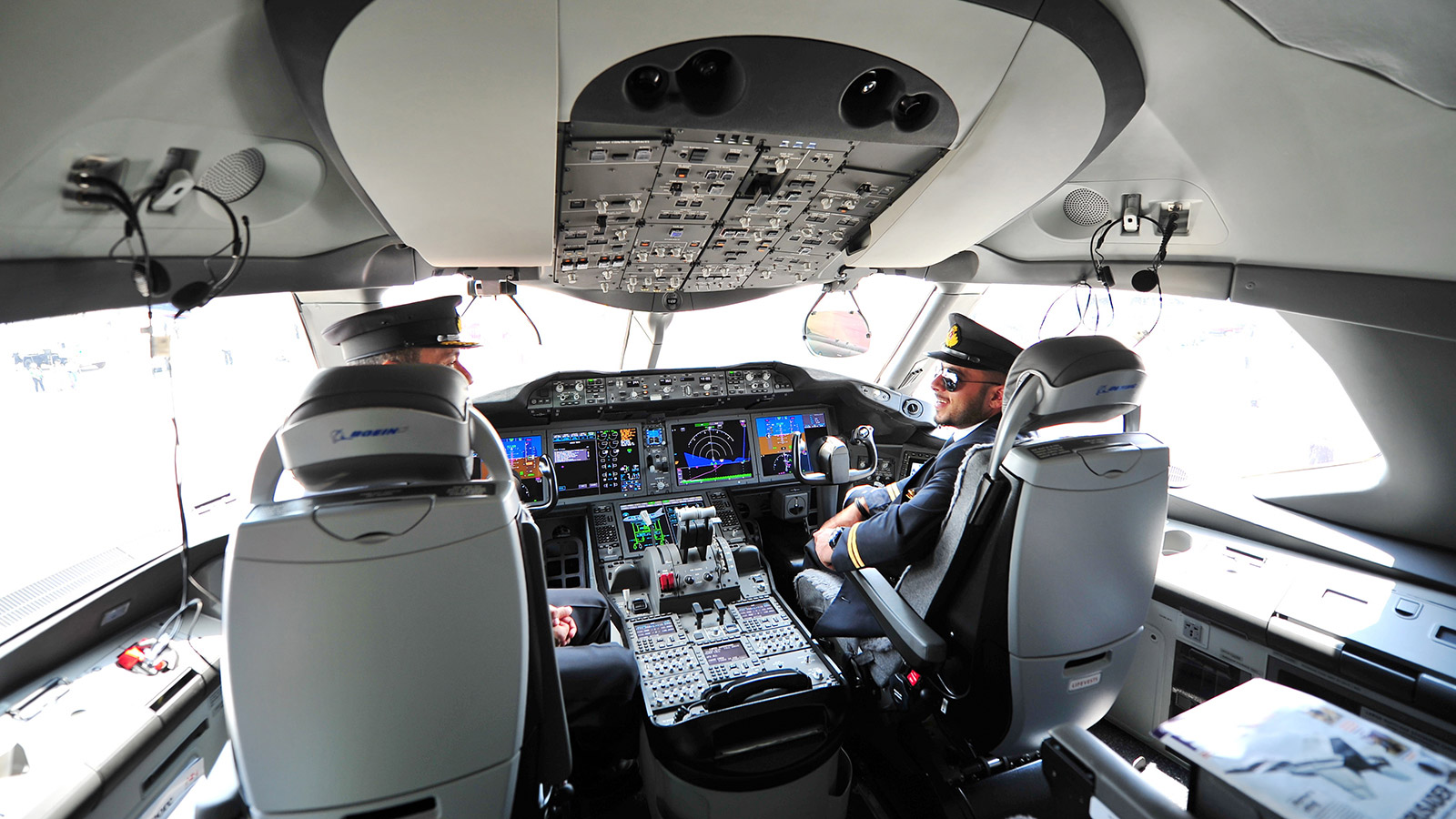 Image de pilotes dans un cockpit